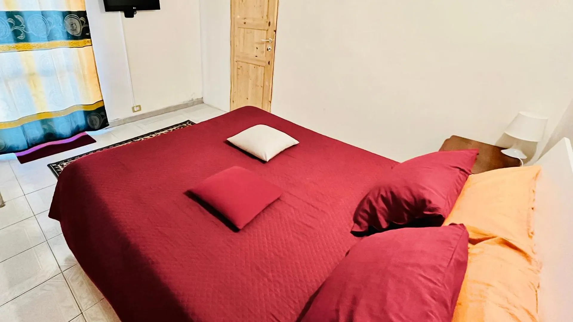Domus Aurea - Appartamento intero ed indipendente con giardino Fiumicino