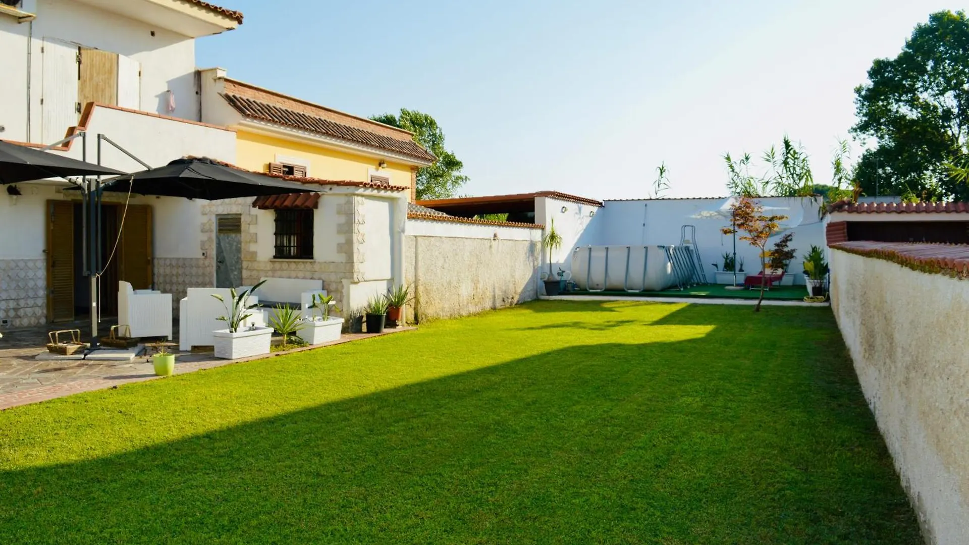 Domus Aurea - Appartamento intero ed indipendente con giardino Fiumicino