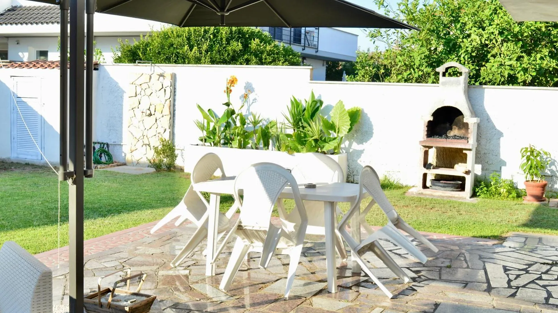 Domus Aurea - Appartamento intero ed indipendente con giardino Fiumicino