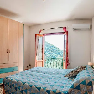 https://vescina-luxury-wif-garden-parking-balcony.hotelitalianriviera.com