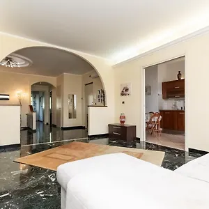 https://oasi-di-pace-a-10-min-dallaeroporto.hotelitalianriviera.com